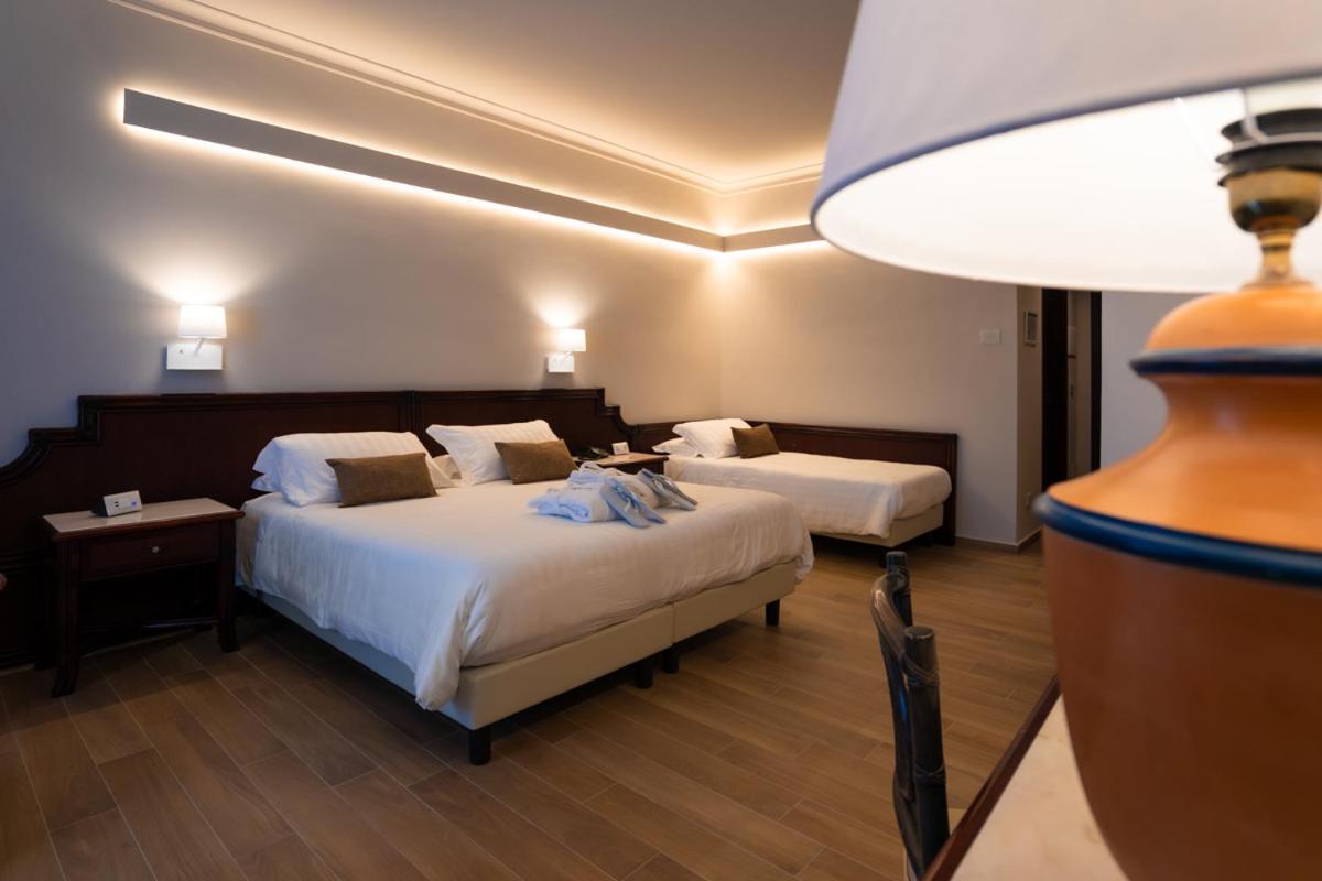 Hotel Schuhmann Πέστουμ Εξωτερικό φωτογραφία