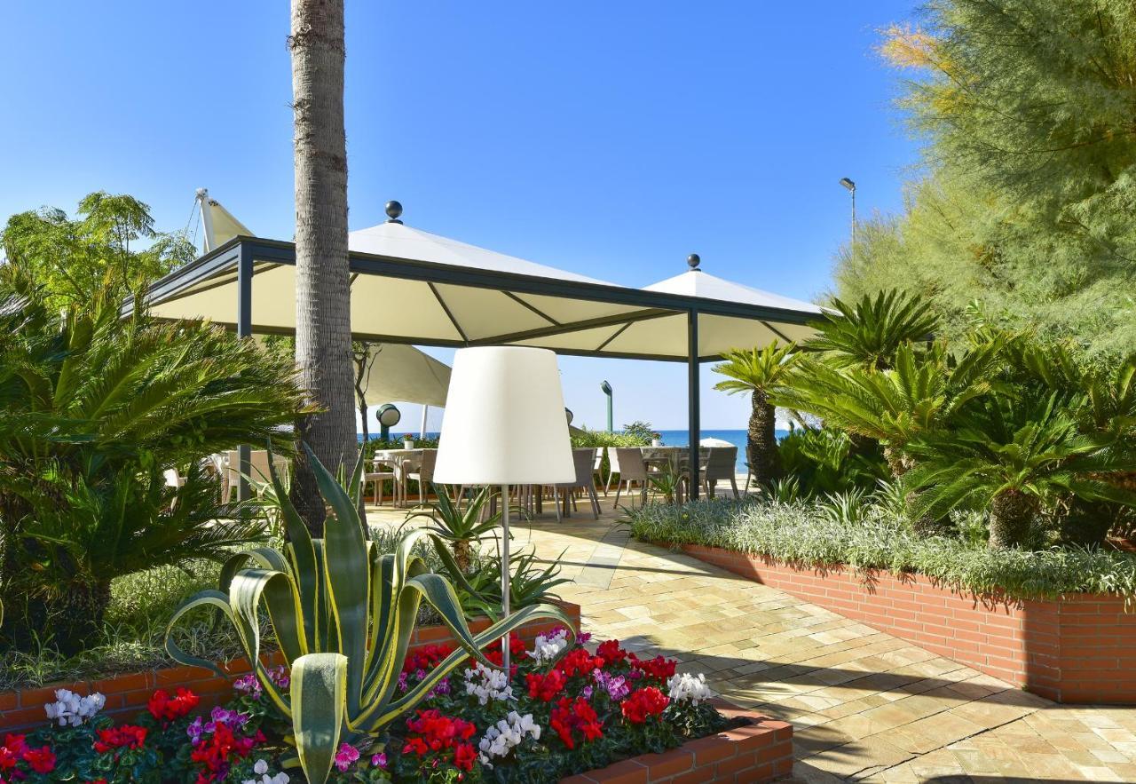 Hotel Schuhmann Πέστουμ Εξωτερικό φωτογραφία